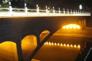 西安護城河橋